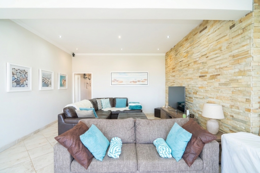 4 Bedroom Property for Sale in Haga Haga Eastern Cape